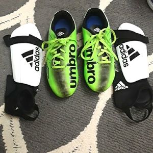 Umbro Arturo Soccer Cleats size 5 w/ Adidas Shin Guards